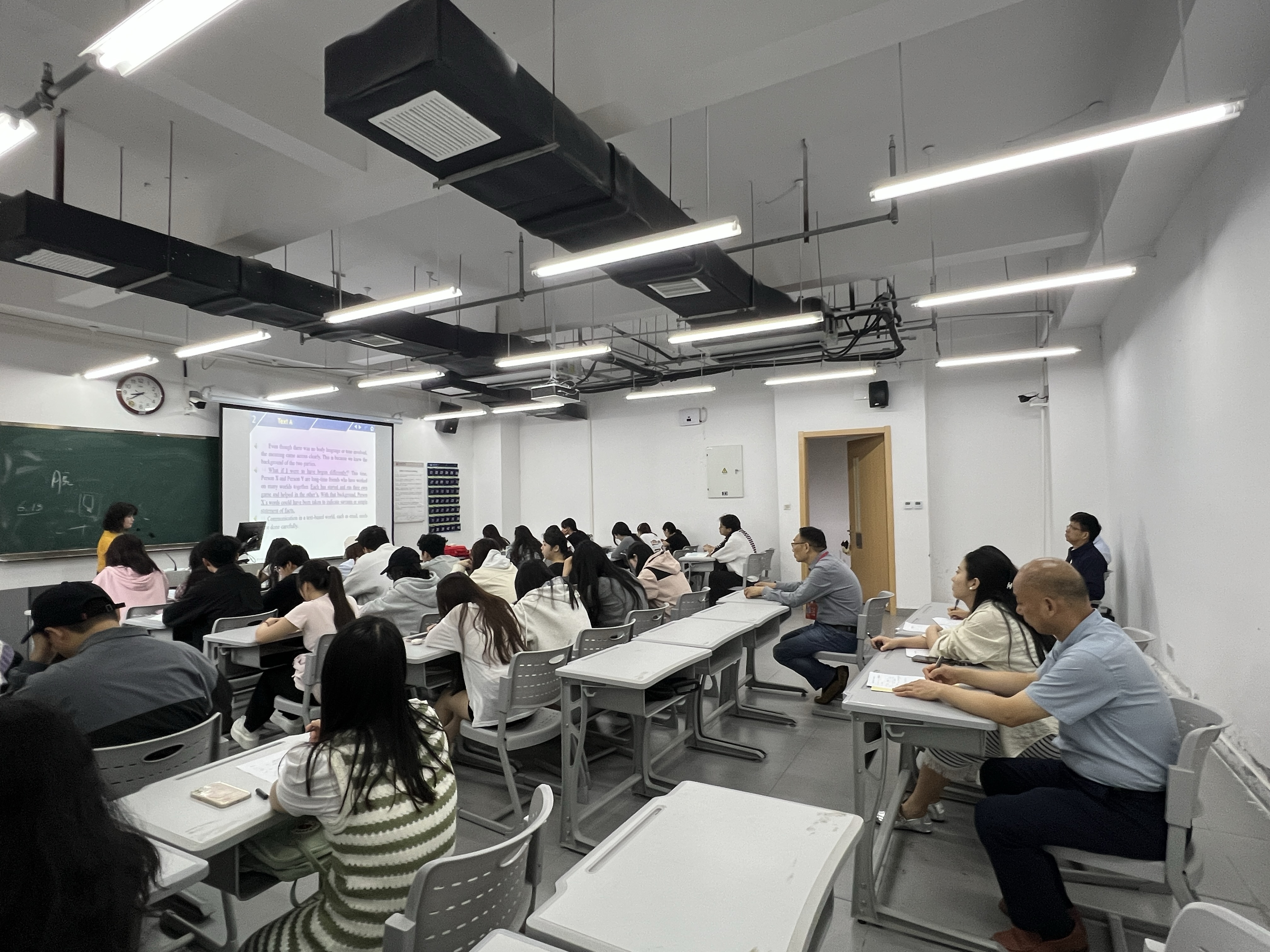 外语教研室开展示范课活动