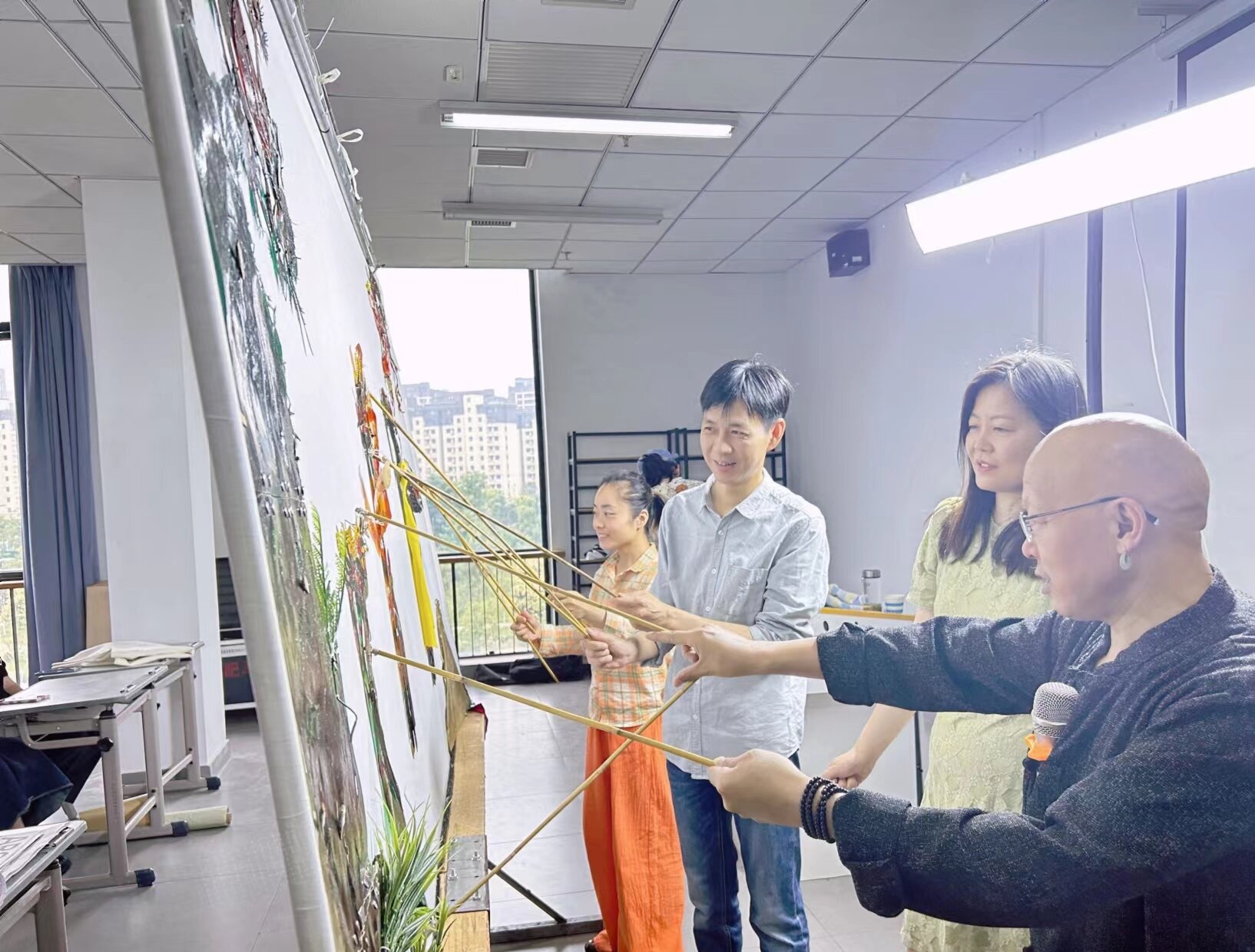 非遗进校园：皮影戏走进非遗保护专业师生